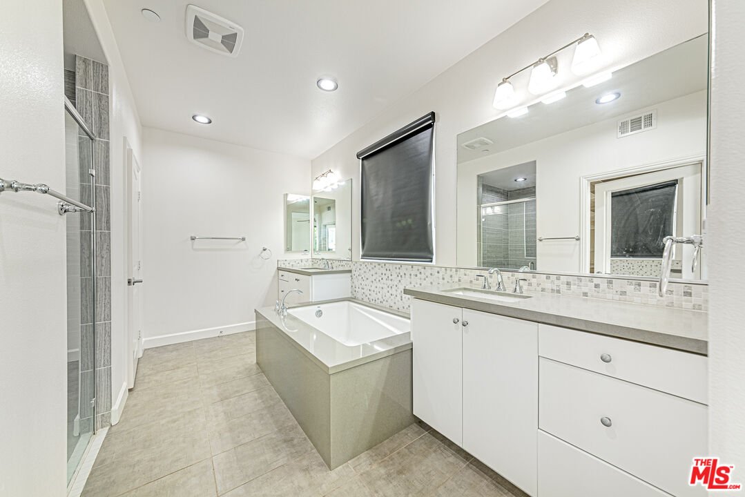 12883 West Runway Road, Unit 2 Playa Vista, CA 90094 - Photo 16 of 61