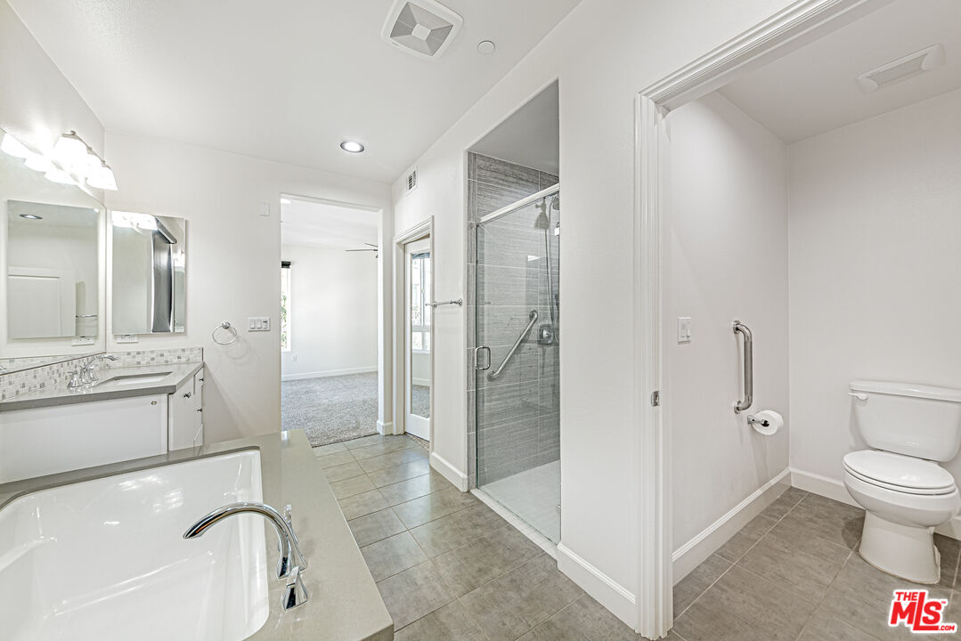 12883 West Runway Road, Unit 2 Playa Vista, CA 90094 - Photo 17 of 61