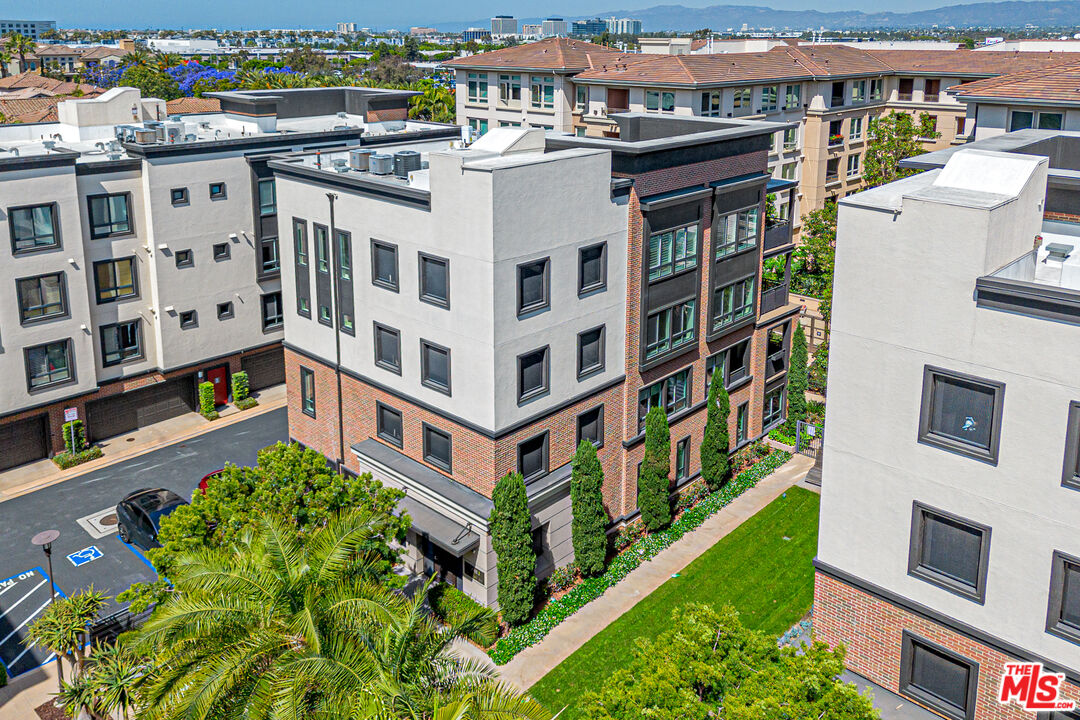 12883 West Runway Road, Unit 2 Playa Vista, CA 90094 - Photo 2 of 61