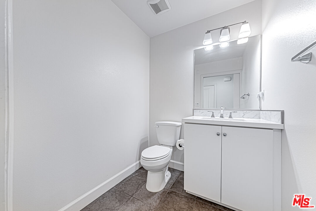 12883 West Runway Road, Unit 2 Playa Vista, CA 90094 - Photo 26 of 61