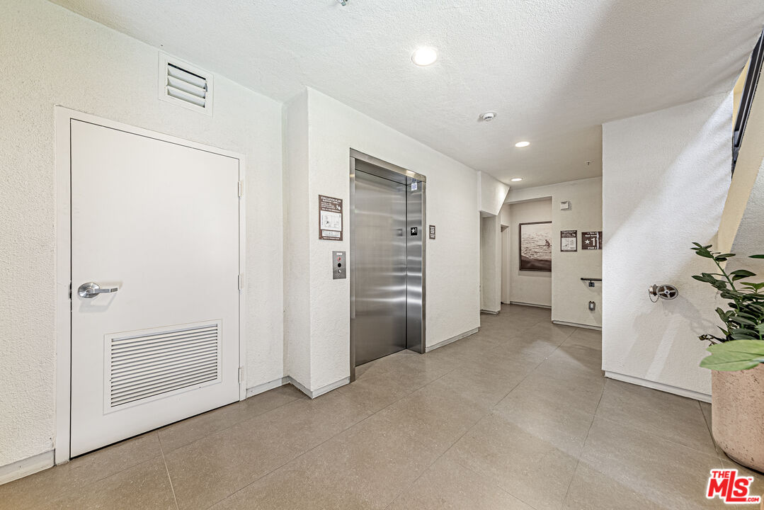 12883 West Runway Road, Unit 2 Playa Vista, CA 90094 - Photo 28 of 61