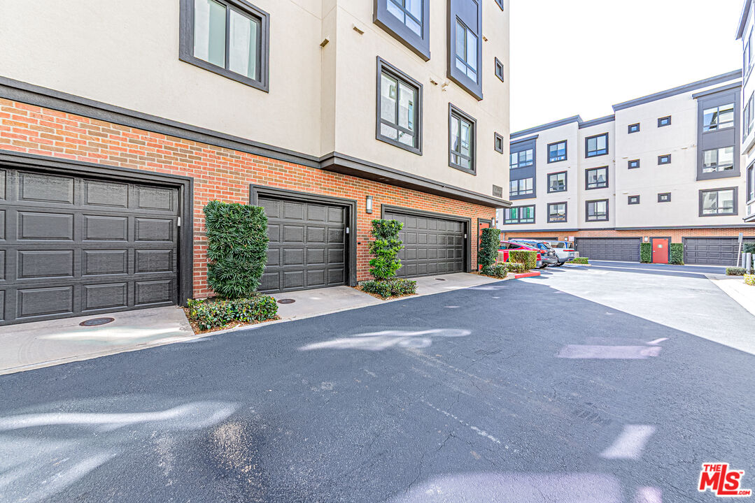 12883 West Runway Road, Unit 2 Playa Vista, CA 90094 - Photo 33 of 61
