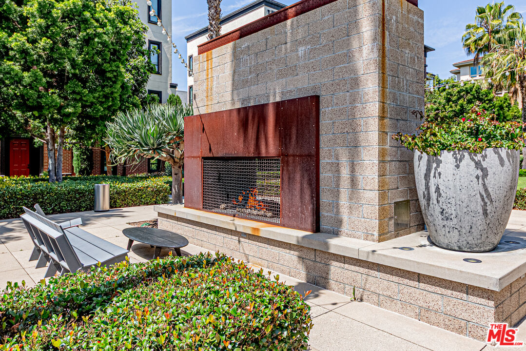 12883 West Runway Road, Unit 2 Playa Vista, CA 90094 - Photo 36 of 61
