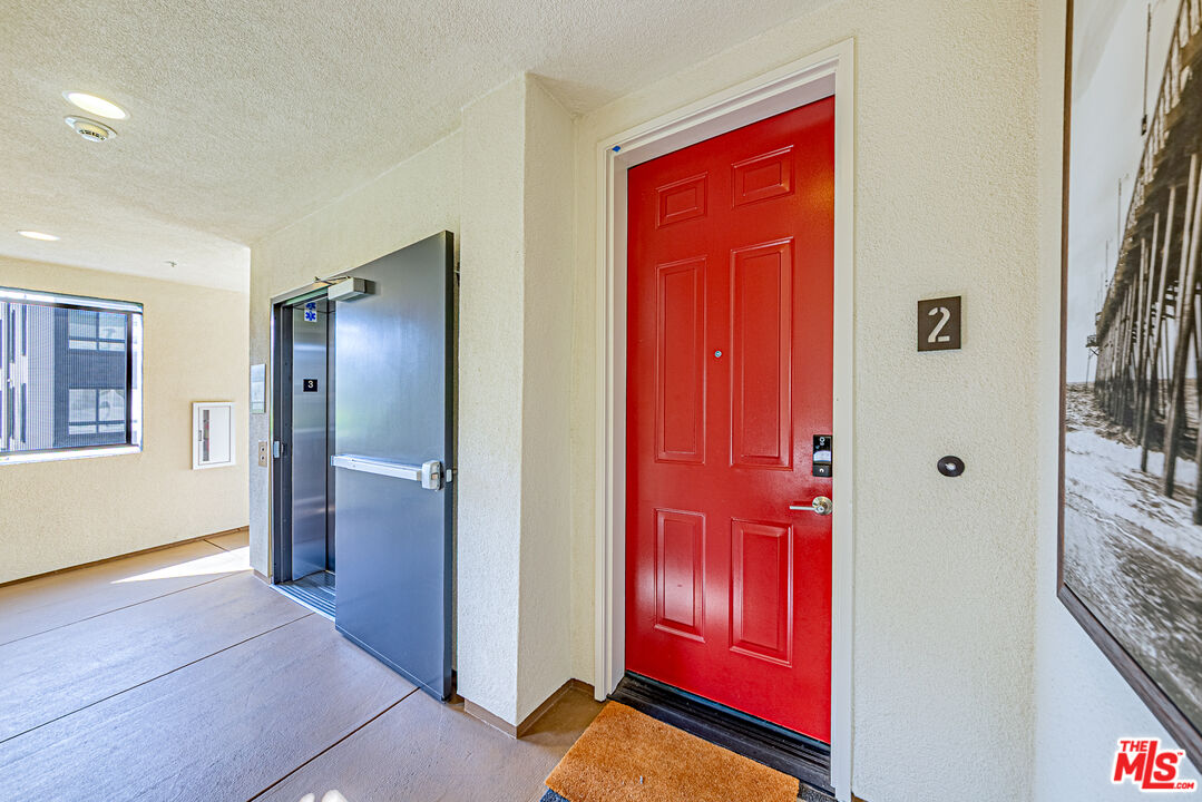 12883 West Runway Road, Unit 2 Playa Vista, CA 90094 - Photo 4 of 61