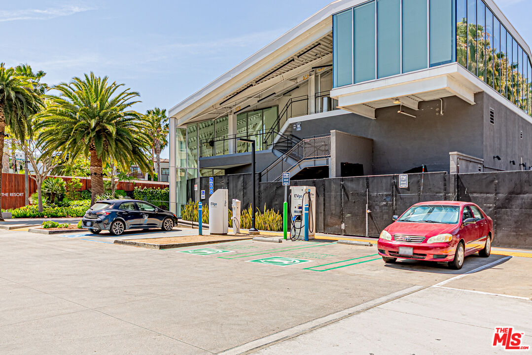 12883 West Runway Road, Unit 2 Playa Vista, CA 90094 - Photo 45 of 61