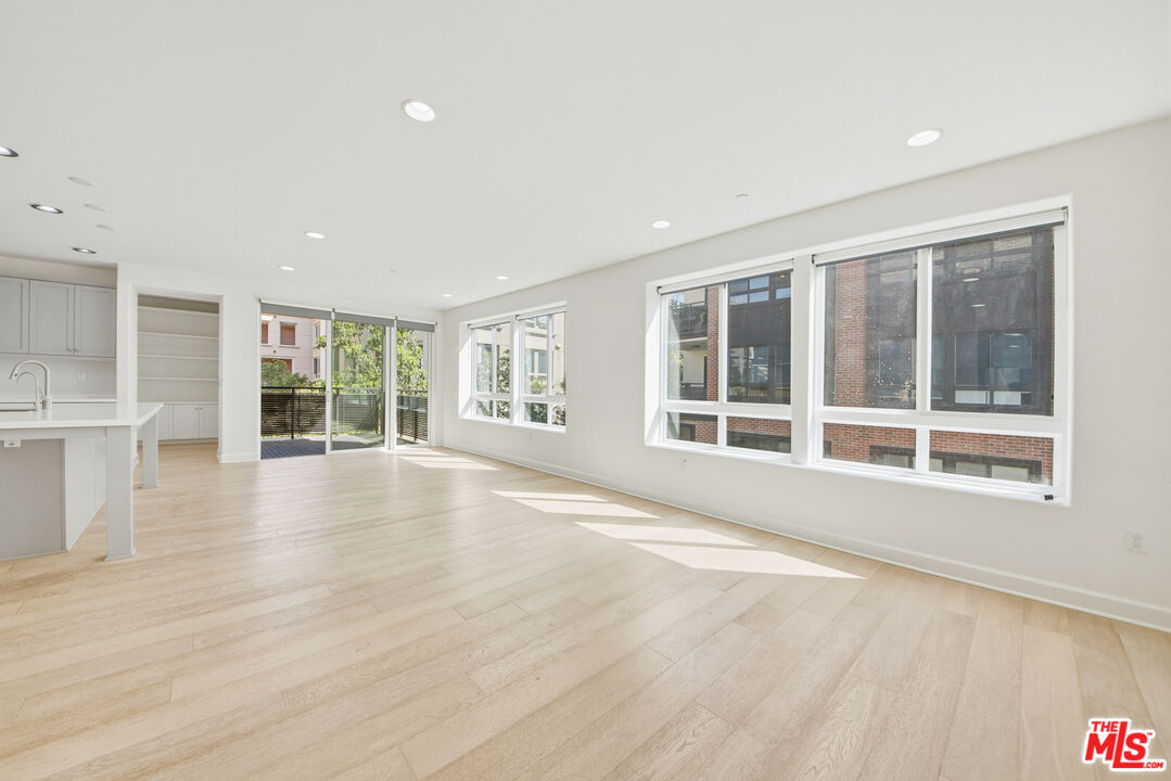 12883 West Runway Road, Unit 2 Playa Vista, CA 90094 - Photo 5 of 61
