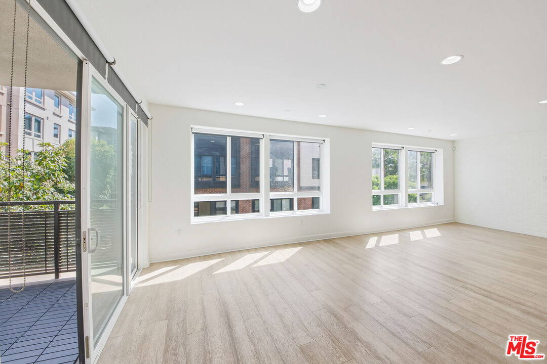 12883 West Runway Road, Unit 2 Playa Vista, CA 90094 - Photo 7 of 61