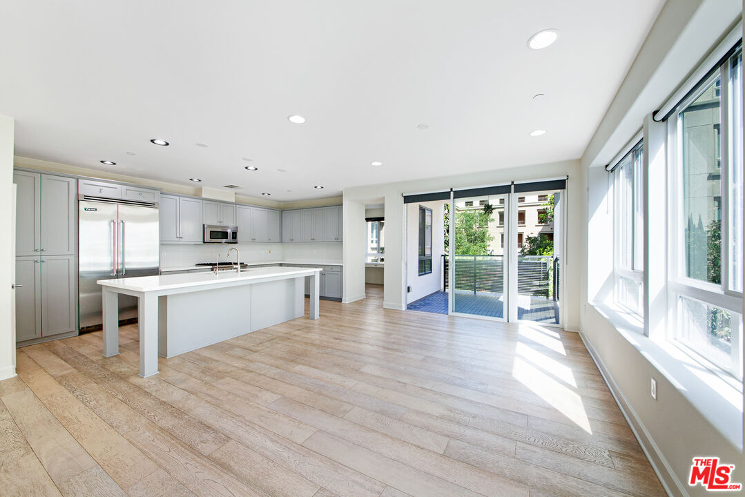 12883 West Runway Road, Unit 2 Playa Vista, CA 90094 - Photo 8 of 61