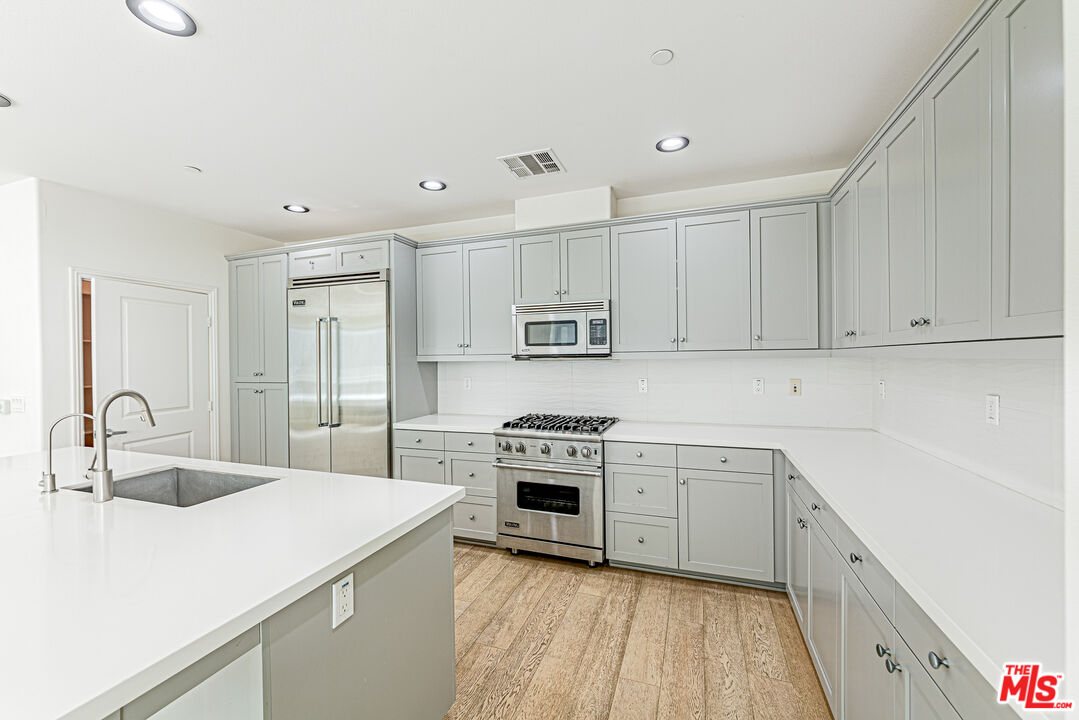 12883 West Runway Road, Unit 2 Playa Vista, CA 90094 - Photo 10 of 61