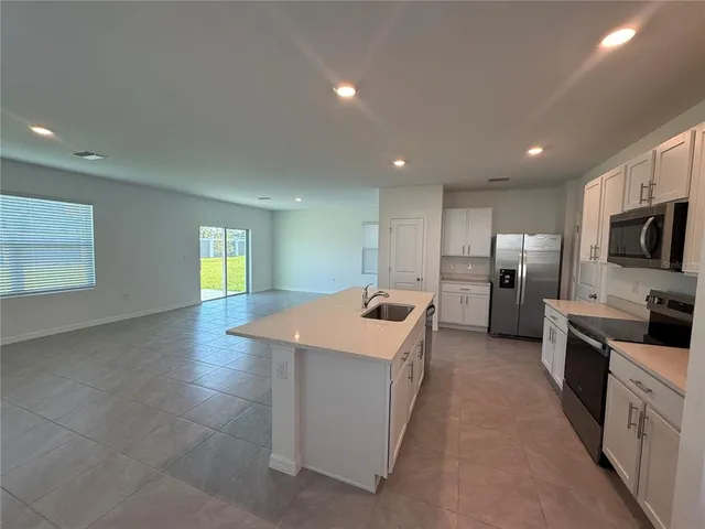 $2,400 | 33142 Osprey Peak Way, San Antonio, FL 33576