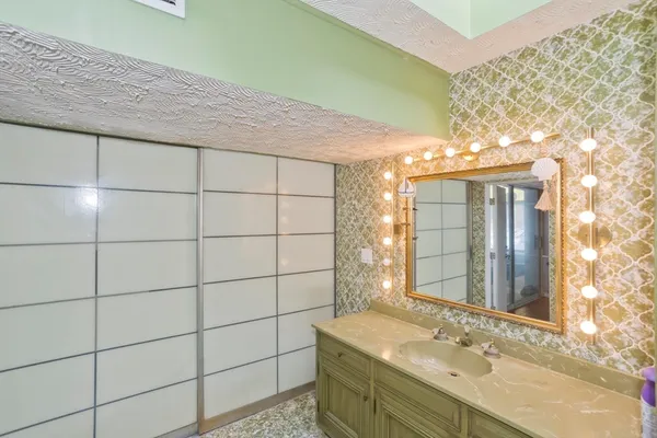 $284,000 | 77 Central Park Drive, Holyoke, MA 01040