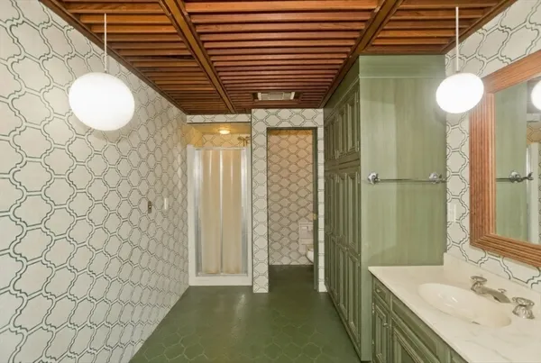 $284,000 | 77 Central Park Drive, Holyoke, MA 01040