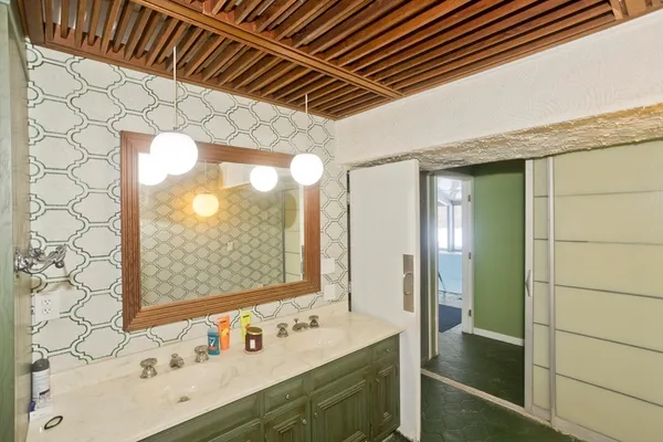 $284,000 | 77 Central Park Drive, Holyoke, MA 01040