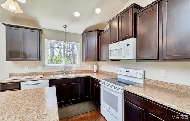 $445,000 | 440 Winchester Way, Winfield, MO 63389