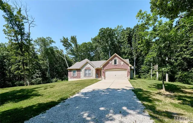 $445,000 | 440 Winchester Way, Winfield, MO 63389