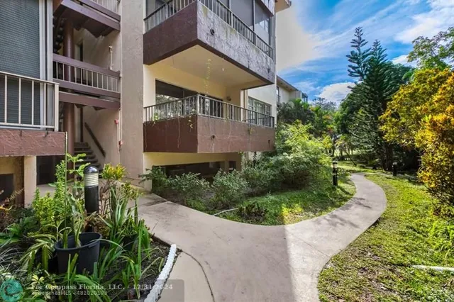 $239,500 | 6010 South Falls Cir Drive, Unit 405, Lauderhill, FL 33319