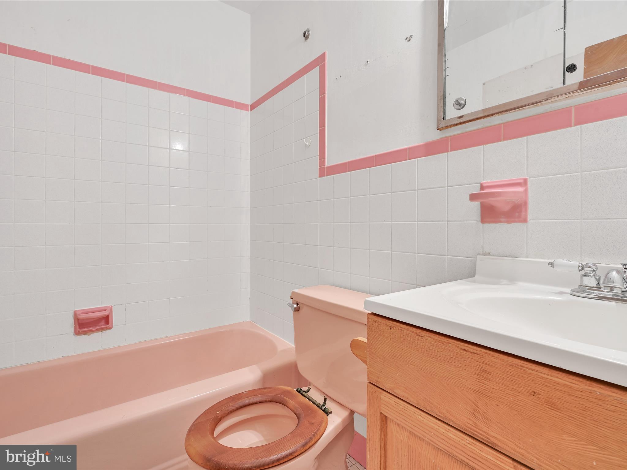 200 West Rodgers Street Ridley Park, PA 19078 - Photo 20 of 30 Bathroom