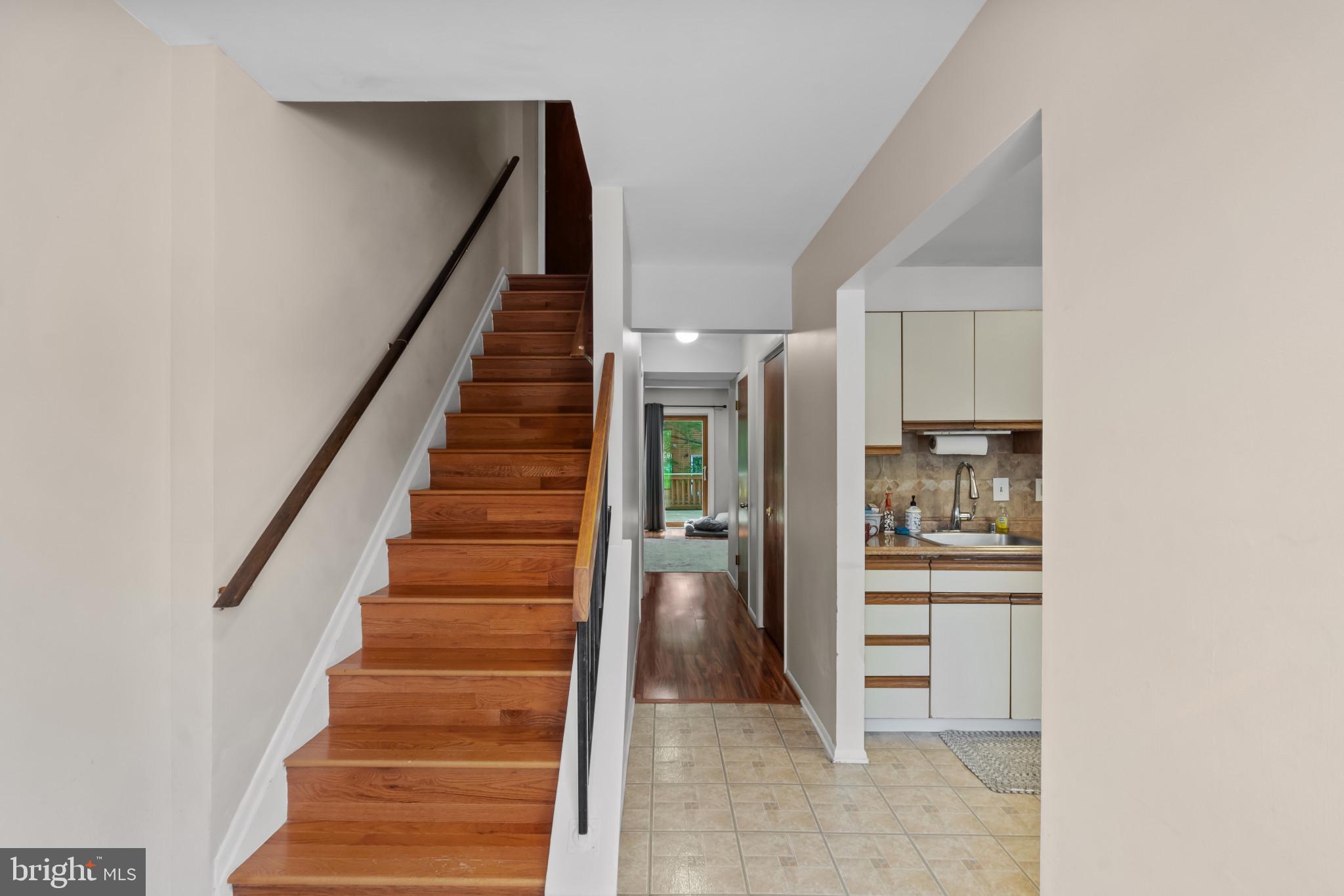 15 Gloucester Court Reisterstown, MD 21136 - Photo 3 of 32 Upper Level