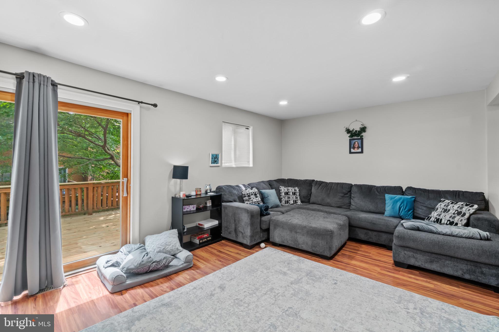 15 Gloucester Court Reisterstown, MD 21136 - Photo 5 of 32 Living Room w/ Slider Access