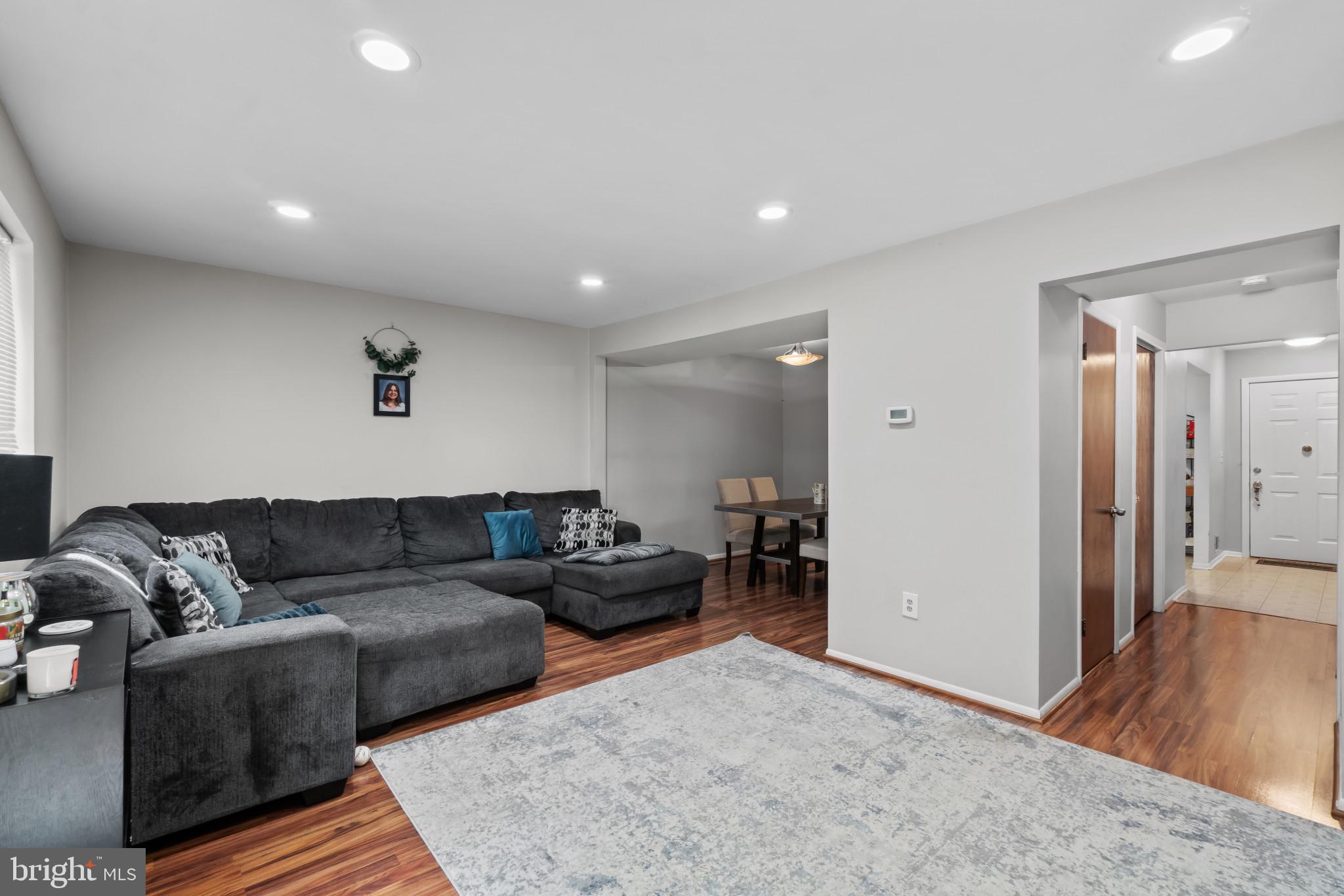 15 Gloucester Court Reisterstown, MD 21136 - Photo 6 of 32 Living Room w/ Slider Access