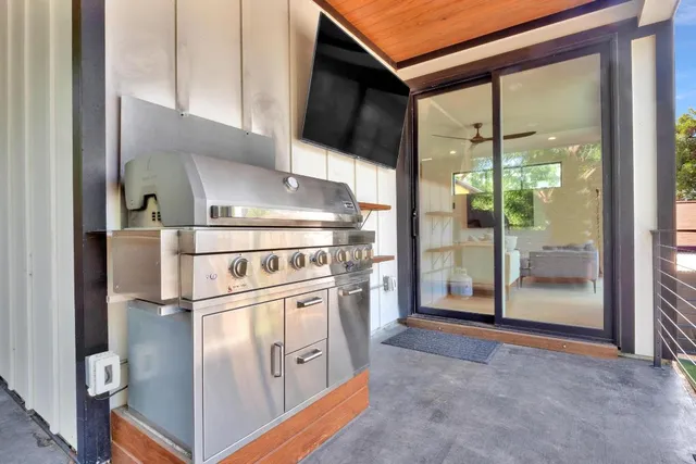 $2,095,000 | 1914 East 8th Street, Austin, TX 78702