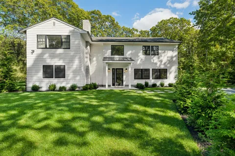 $2,295,000 | 6 Atterbury Road, Southampton, NY 11968