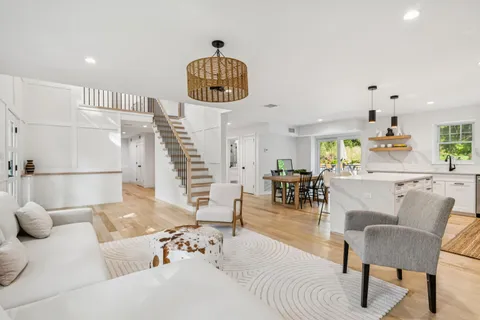 $2,295,000 | 6 Atterbury Road, Southampton, NY 11968