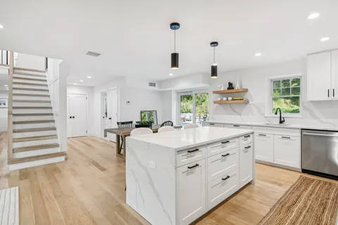 $2,295,000 | 6 Atterbury Road, Southampton, NY 11968