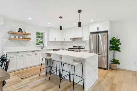 $2,295,000 | 6 Atterbury Road, Southampton, NY 11968