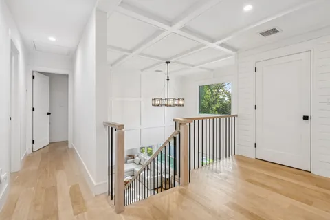 $2,295,000 | 6 Atterbury Road, Southampton, NY 11968