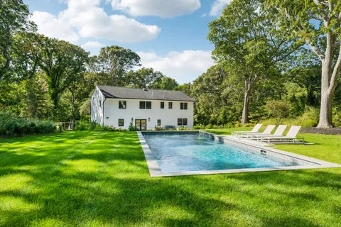 $2,295,000 | 6 Atterbury Road, Southampton, NY 11968
