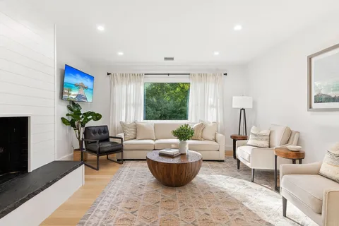 $2,295,000 | 6 Atterbury Road, Southampton, NY 11968