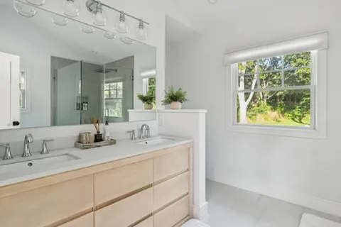 $2,295,000 | 6 Atterbury Road, Southampton, NY 11968