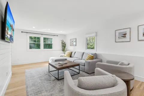 $2,295,000 | 6 Atterbury Road, Southampton, NY 11968