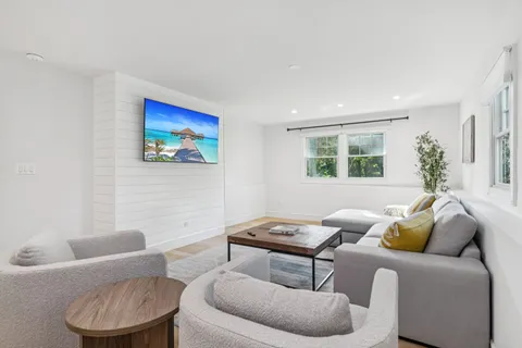 $2,295,000 | 6 Atterbury Road, Southampton, NY 11968