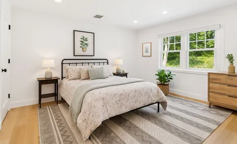 $2,295,000 | 6 Atterbury Road, Southampton, NY 11968