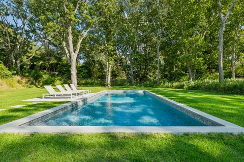 $2,295,000 | 6 Atterbury Road, Southampton, NY 11968