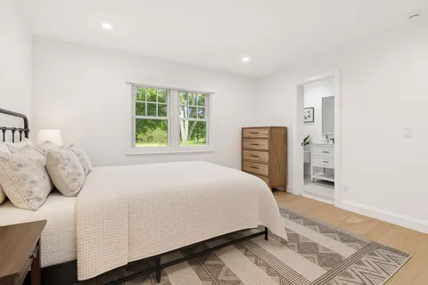 $2,295,000 | 6 Atterbury Road, Southampton, NY 11968