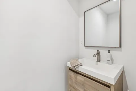 $2,295,000 | 6 Atterbury Road, Southampton, NY 11968