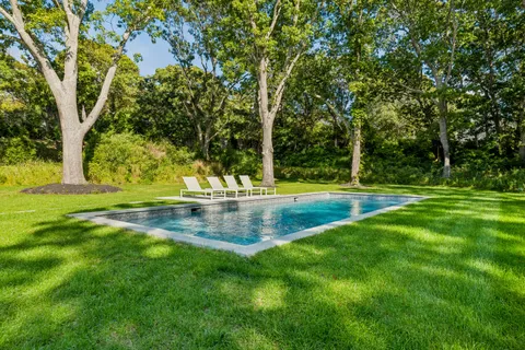 $2,295,000 | 6 Atterbury Road, Southampton, NY 11968