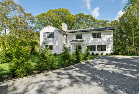 $2,295,000 | 6 Atterbury Road, Southampton, NY 11968