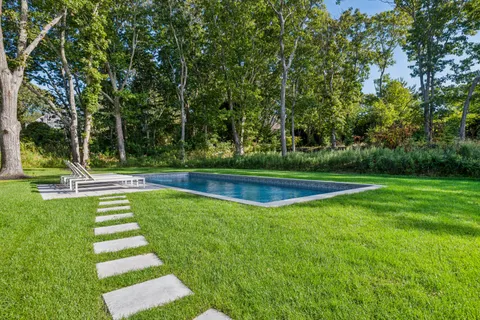 $2,295,000 | 6 Atterbury Road, Southampton, NY 11968