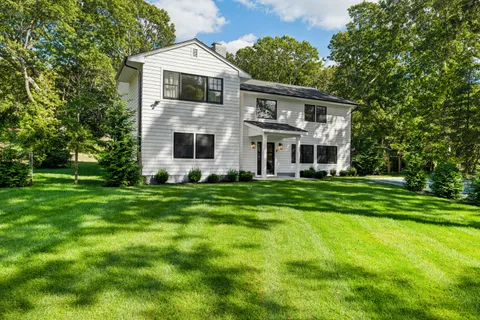 $2,295,000 | 6 Atterbury Road, Southampton, NY 11968