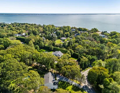 $2,295,000 | 6 Atterbury Road, Southampton, NY 11968