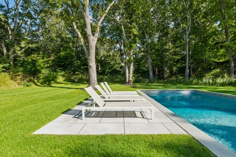 $2,295,000 | 6 Atterbury Road, Southampton, NY 11968