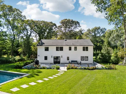 $2,295,000 | 6 Atterbury Road, Southampton, NY 11968