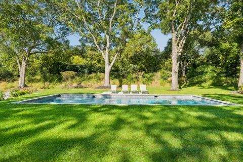 $2,295,000 | 6 Atterbury Road, Southampton, NY 11968