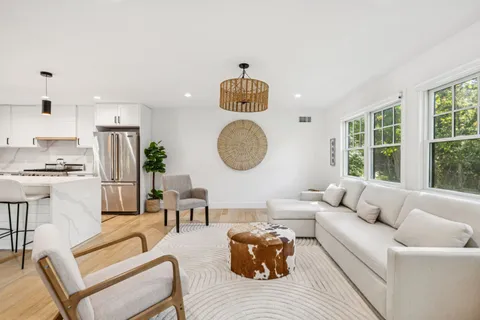 $2,295,000 | 6 Atterbury Road, Southampton, NY 11968