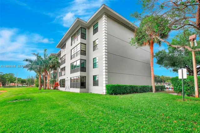$285,000 | 1532 Whitehall Drive, Unit 202, Davie, FL 33324