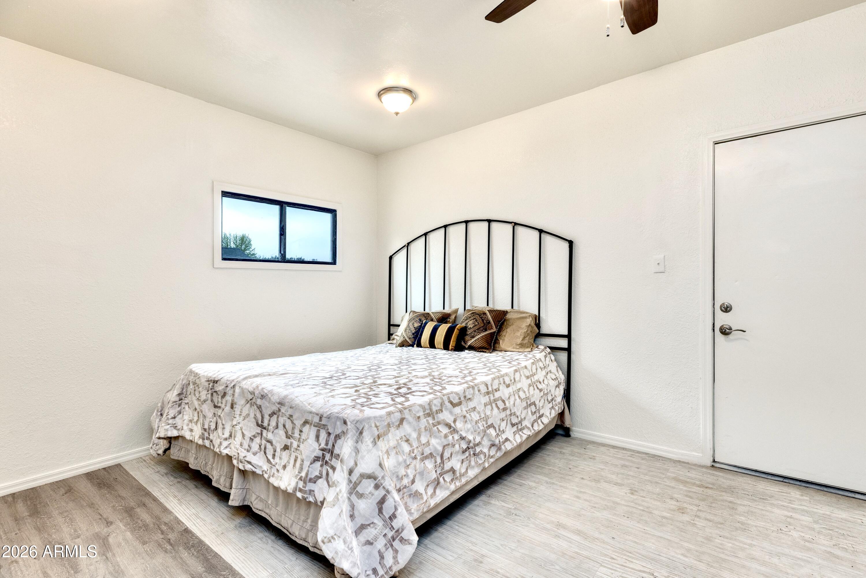 503 West Johnson Drive Payson, AZ 85541 - Photo 15 of 24 a bedroom with a bed and a window